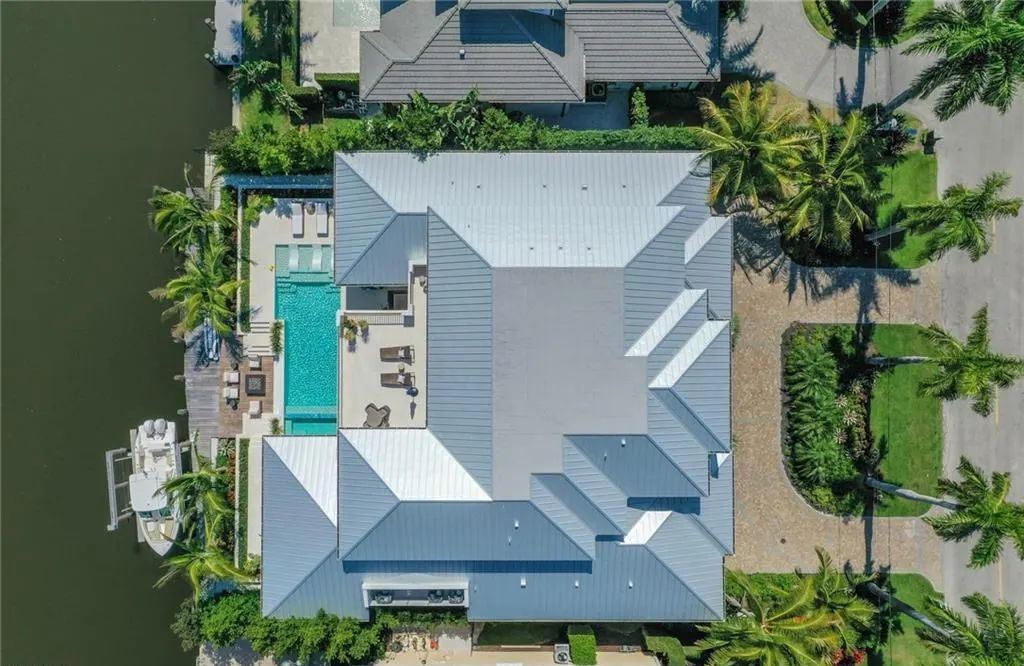 450 14th Ave South, Naples, Florida is a showcase of timeless sophistication with an Olde Florida twist and designer touches throughout near with superb dining and shopping options and a stone’s throw from the powder-soft sandy beach and tranquil Gulf waters.