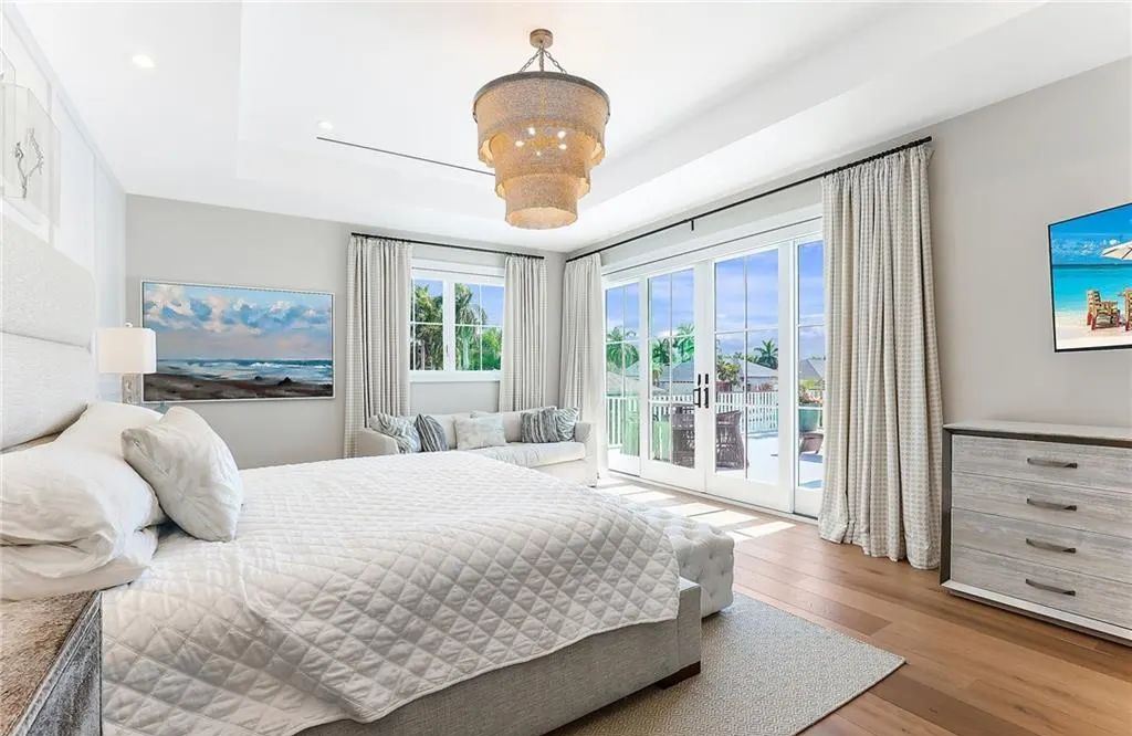 450 14th Ave South, Naples, Florida is a showcase of timeless sophistication with an Olde Florida twist and designer touches throughout near with superb dining and shopping options and a stone’s throw from the powder-soft sandy beach and tranquil Gulf waters.