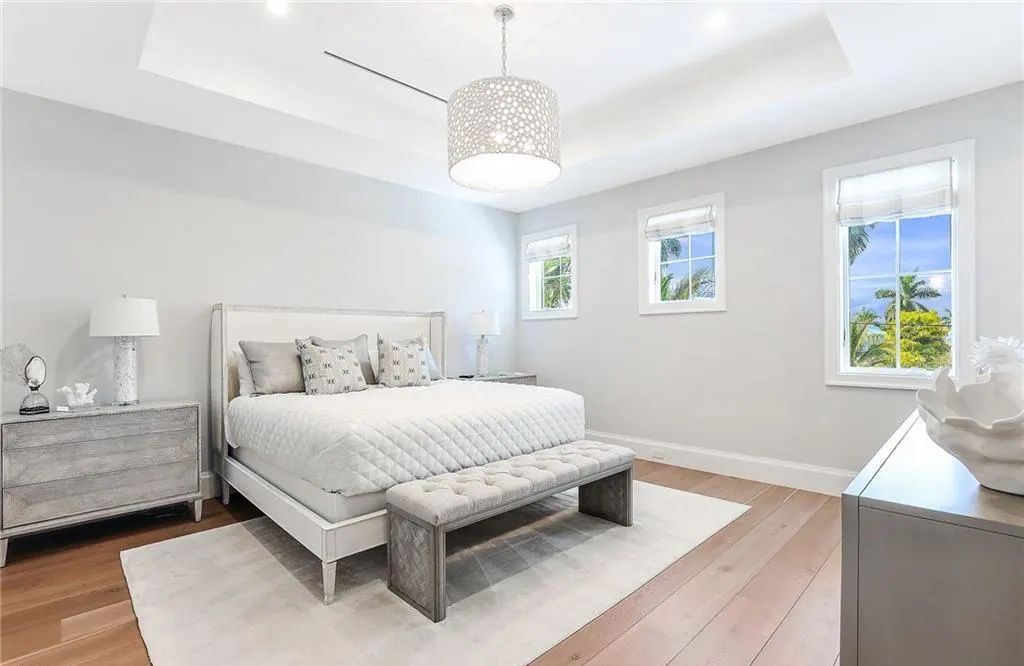 450 14th Ave South, Naples, Florida is a showcase of timeless sophistication with an Olde Florida twist and designer touches throughout near with superb dining and shopping options and a stone’s throw from the powder-soft sandy beach and tranquil Gulf waters.