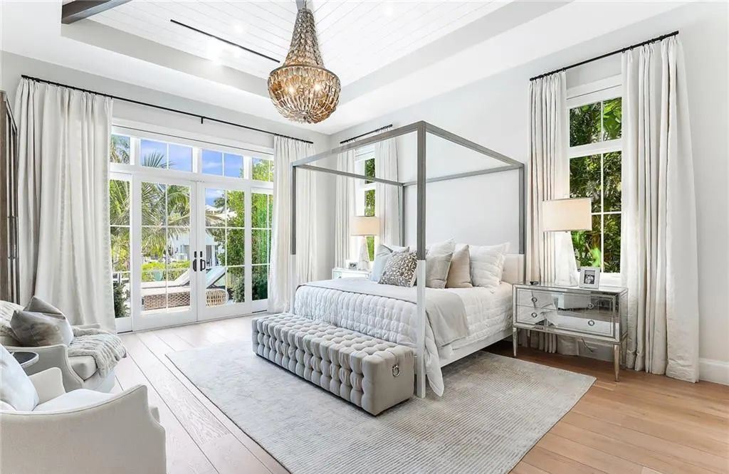 450 14th Ave South, Naples, Florida is a showcase of timeless sophistication with an Olde Florida twist and designer touches throughout near with superb dining and shopping options and a stone’s throw from the powder-soft sandy beach and tranquil Gulf waters.