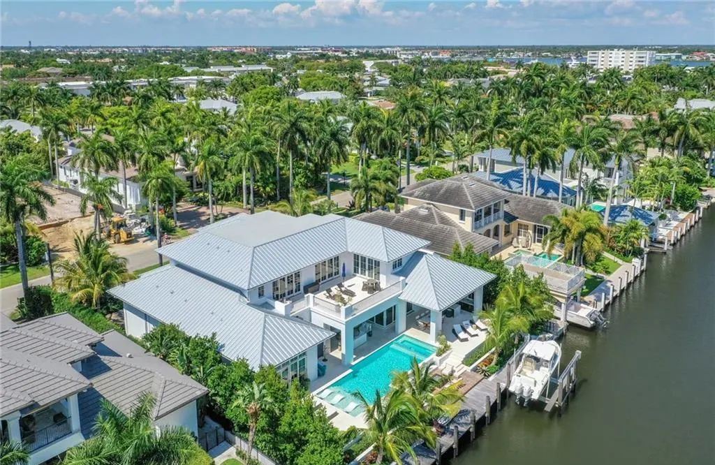 450 14th Ave South, Naples, Florida is a showcase of timeless sophistication with an Olde Florida twist and designer touches throughout near with superb dining and shopping options and a stone’s throw from the powder-soft sandy beach and tranquil Gulf waters.
