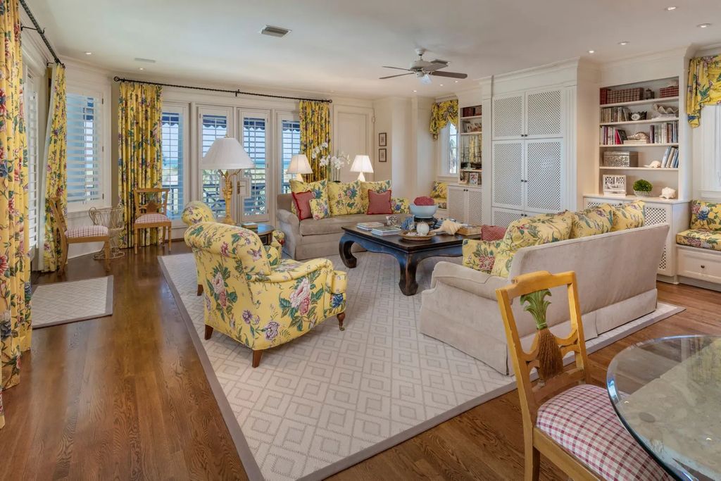 16440 Gulf Shores Drive, Boca Grande, Florida is a breathtaking home sit on unparalleled location offering privacy and luxurious coastal living with lush tropical landscaping and inviting outdoor spaces, boasting incredible views of the Gulf on one side and Lake Gasparilla on the other.