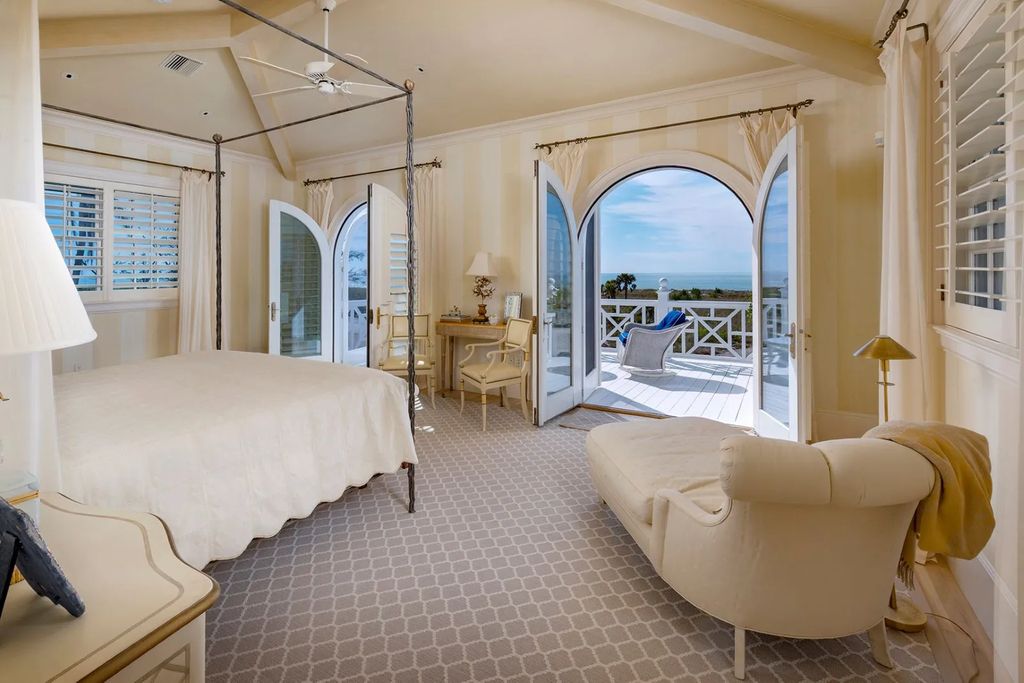 16440 Gulf Shores Drive, Boca Grande, Florida is a breathtaking home sit on unparalleled location offering privacy and luxurious coastal living with lush tropical landscaping and inviting outdoor spaces, boasting incredible views of the Gulf on one side and Lake Gasparilla on the other.