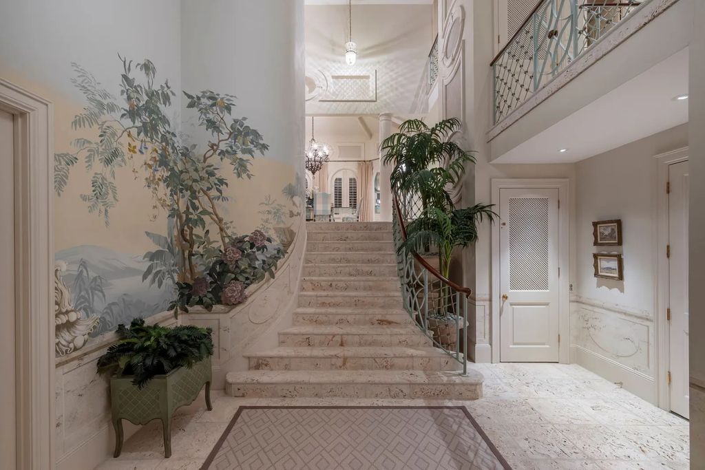 16440 Gulf Shores Drive, Boca Grande, Florida is a breathtaking home sit on unparalleled location offering privacy and luxurious coastal living with lush tropical landscaping and inviting outdoor spaces, boasting incredible views of the Gulf on one side and Lake Gasparilla on the other.