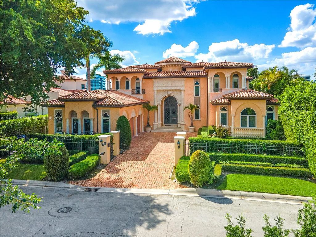 116 Bal Bay Drive, Bal Harbour, Florida is a spectacular waterfront home in the exclusive guard gated Bal Harbour Village, one of the most private and secure communities in Miami, enjoy the world-class shopping and dining, and five-star hotels of Bal Harbour.