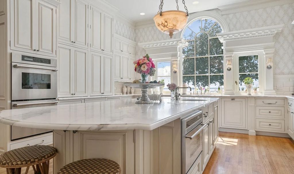 6222&6232 San Jose Boulevard W, Jacksonville, Florida, is the most gorgeous 3 story all brick riverfront estate home. It is rare to find a home on market with more than 3 acres situated on a high bluff lot spanning 190' of St Johns River frontage.