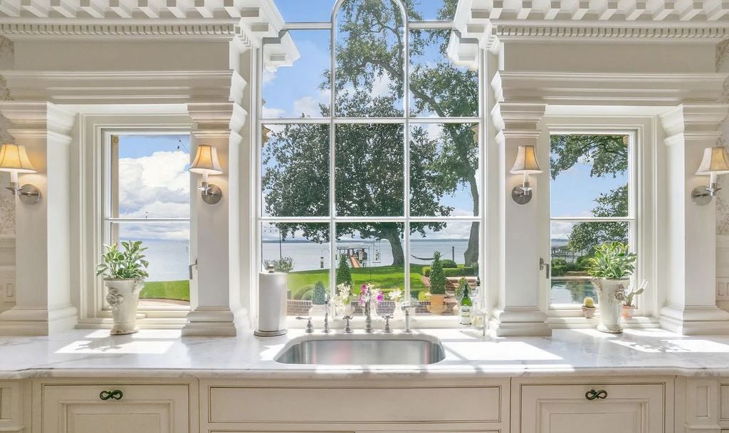 6222&6232 San Jose Boulevard W, Jacksonville, Florida, is the most gorgeous 3 story all brick riverfront estate home. It is rare to find a home on market with more than 3 acres situated on a high bluff lot spanning 190' of St Johns River frontage.