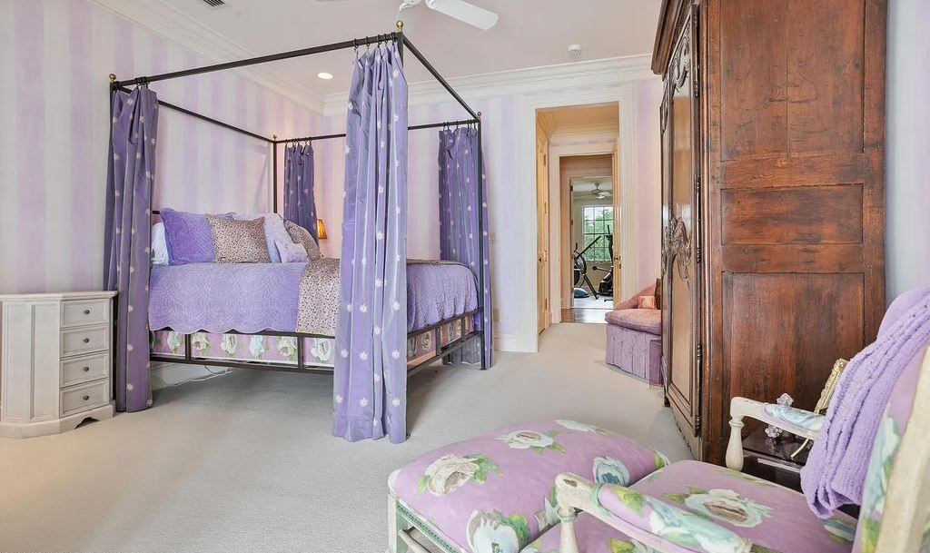 6222&6232 San Jose Boulevard W, Jacksonville, Florida, is the most gorgeous 3 story all brick riverfront estate home. It is rare to find a home on market with more than 3 acres situated on a high bluff lot spanning 190' of St Johns River frontage.