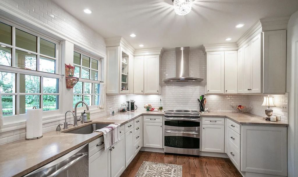 6222&6232 San Jose Boulevard W, Jacksonville, Florida, is the most gorgeous 3 story all brick riverfront estate home. It is rare to find a home on market with more than 3 acres situated on a high bluff lot spanning 190' of St Johns River frontage.