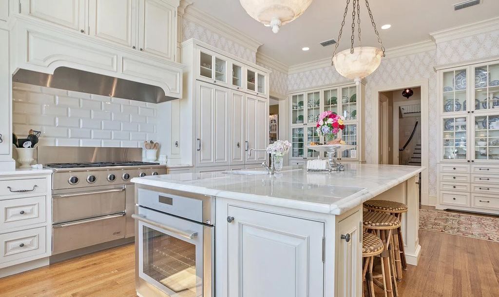 6222&6232 San Jose Boulevard W, Jacksonville, Florida, is the most gorgeous 3 story all brick riverfront estate home. It is rare to find a home on market with more than 3 acres situated on a high bluff lot spanning 190' of St Johns River frontage.