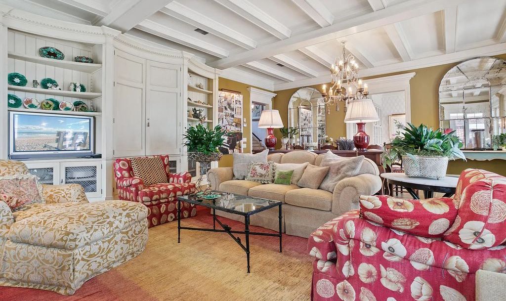 6222&6232 San Jose Boulevard W, Jacksonville, Florida, is the most gorgeous 3 story all brick riverfront estate home. It is rare to find a home on market with more than 3 acres situated on a high bluff lot spanning 190' of St Johns River frontage.