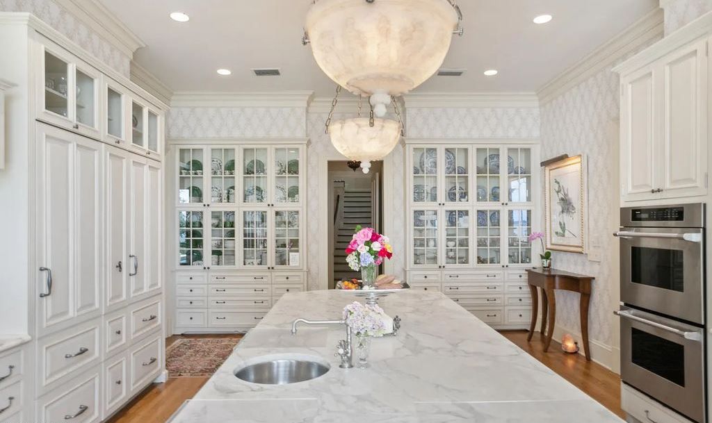 6222&6232 San Jose Boulevard W, Jacksonville, Florida, is the most gorgeous 3 story all brick riverfront estate home. It is rare to find a home on market with more than 3 acres situated on a high bluff lot spanning 190' of St Johns River frontage.