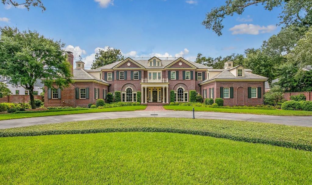 6222&6232 San Jose Boulevard W, Jacksonville, Florida, is the most gorgeous 3 story all brick riverfront estate home. It is rare to find a home on market with more than 3 acres situated on a high bluff lot spanning 190' of St Johns River frontage.