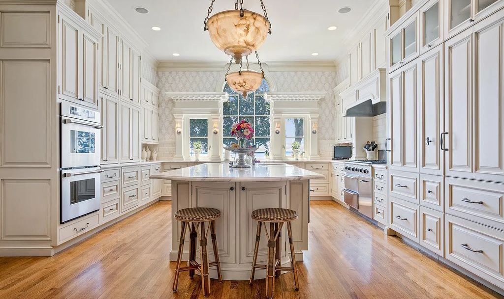 6222&6232 San Jose Boulevard W, Jacksonville, Florida, is the most gorgeous 3 story all brick riverfront estate home. It is rare to find a home on market with more than 3 acres situated on a high bluff lot spanning 190' of St Johns River frontage.