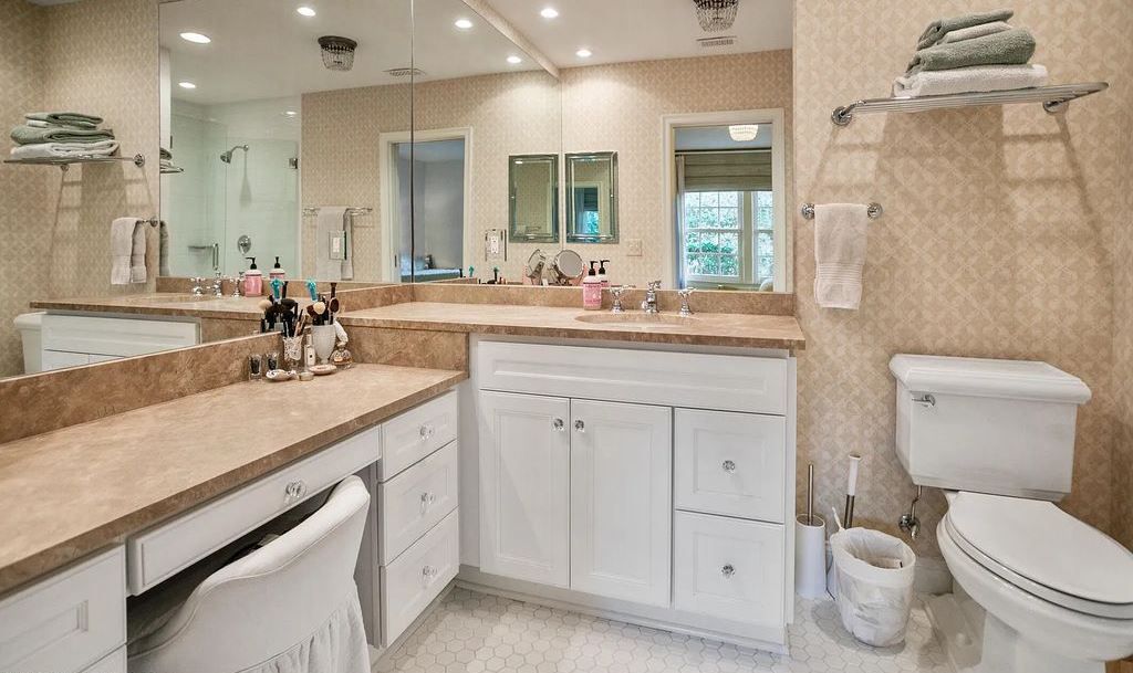 6222&6232 San Jose Boulevard W, Jacksonville, Florida, is the most gorgeous 3 story all brick riverfront estate home. It is rare to find a home on market with more than 3 acres situated on a high bluff lot spanning 190' of St Johns River frontage.