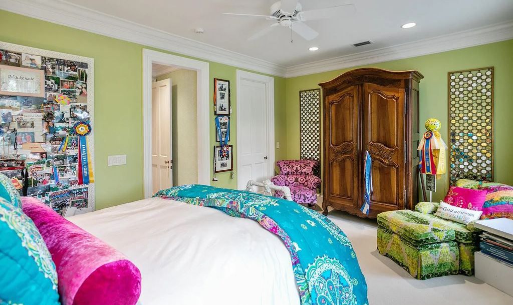 6222&6232 San Jose Boulevard W, Jacksonville, Florida, is the most gorgeous 3 story all brick riverfront estate home. It is rare to find a home on market with more than 3 acres situated on a high bluff lot spanning 190' of St Johns River frontage.
