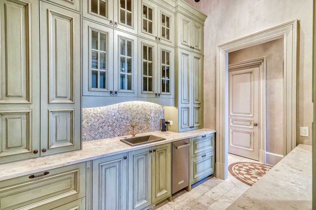 3730 Preserve Bay Boulevard, Panama City Beach, Florida, is built with Authentic Italian Design along the shores of the mesmerizing West Bay waters on the Northwest Florida Gulf Coast. Inspired by the classic Palladian villas of the Veneto in Italy, the Villa Chimera evokes an imperial aura.