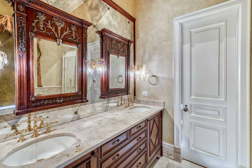 3730 Preserve Bay Boulevard, Panama City Beach, Florida, is built with Authentic Italian Design along the shores of the mesmerizing West Bay waters on the Northwest Florida Gulf Coast. Inspired by the classic Palladian villas of the Veneto in Italy, the Villa Chimera evokes an imperial aura.