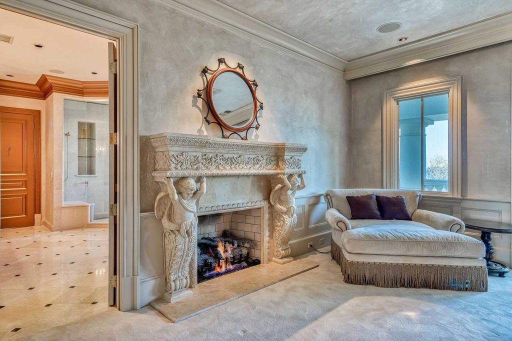 3730 Preserve Bay Boulevard, Panama City Beach, Florida, is built with Authentic Italian Design along the shores of the mesmerizing West Bay waters on the Northwest Florida Gulf Coast. Inspired by the classic Palladian villas of the Veneto in Italy, the Villa Chimera evokes an imperial aura.