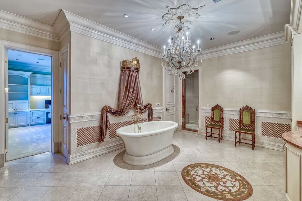 3730 Preserve Bay Boulevard, Panama City Beach, Florida, is built with Authentic Italian Design along the shores of the mesmerizing West Bay waters on the Northwest Florida Gulf Coast. Inspired by the classic Palladian villas of the Veneto in Italy, the Villa Chimera evokes an imperial aura.