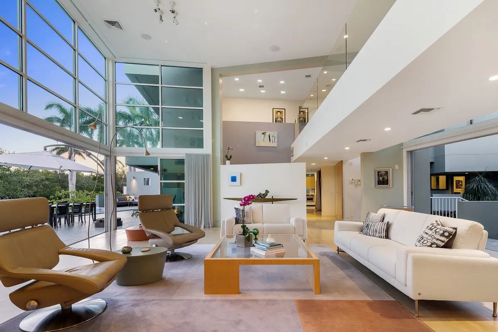 150 Morningside Drive, Sarasota, Florida is a stunning postmodern-style home was designed and built by the renowned architect Don Chapell showcasing the eclectic palette and materials of postmodernism, with an interplay of light and shadow that transforms each space.