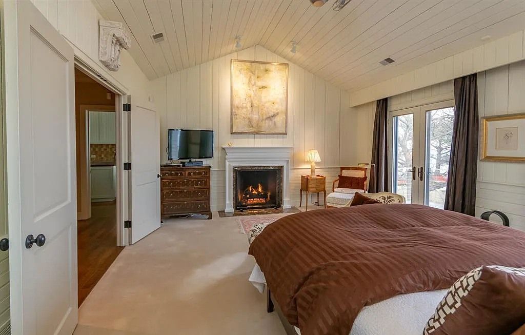 The Estate in Port Huron is a luxurious home filled with spacious natural light now available for sale. This home located at 3201 Conger St, Port Huron, Michigan; offering 04 bedrooms and 08 bathrooms with 5,294 square feet of living spaces. 