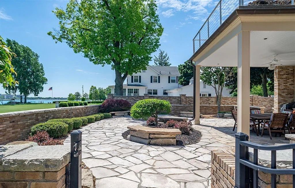 The Estate in Port Huron is a luxurious home filled with spacious natural light now available for sale. This home located at 3201 Conger St, Port Huron, Michigan; offering 04 bedrooms and 08 bathrooms with 5,294 square feet of living spaces. 