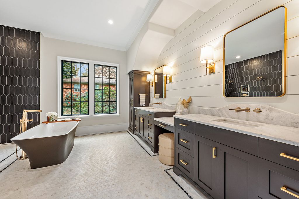 The Estate in Charlotte is a luxurious home showcasing stunning living spaces and amenities now available for sale. This home located at 6015 Lansing Dr, Charlotte, North Carolina; offering 05 bedrooms and 05 bathrooms with 5,712 square feet of living spaces.