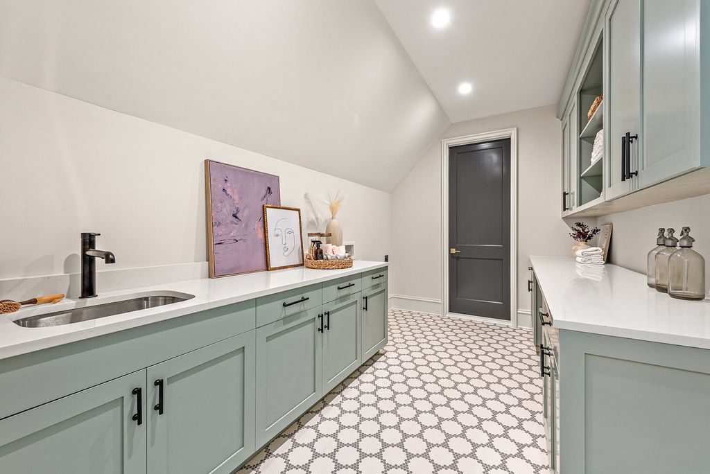 The Estate in Charlotte is a luxurious home showcasing stunning living spaces and amenities now available for sale. This home located at 6015 Lansing Dr, Charlotte, North Carolina; offering 05 bedrooms and 05 bathrooms with 5,712 square feet of living spaces.