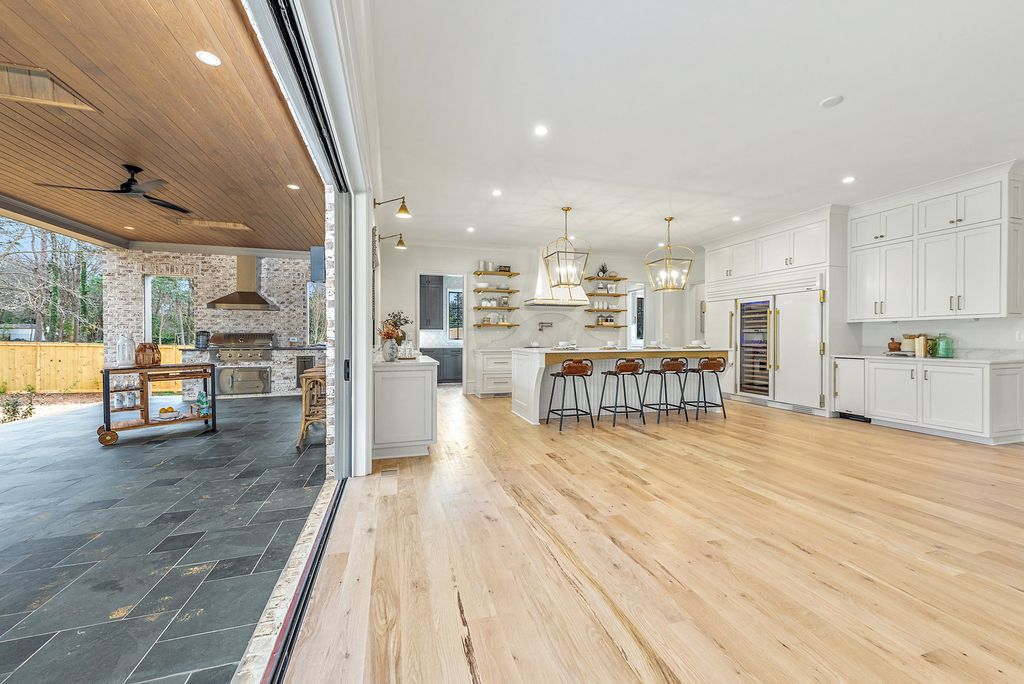 The Estate in Charlotte is a luxurious home showcasing stunning living spaces and amenities now available for sale. This home located at 6015 Lansing Dr, Charlotte, North Carolina; offering 05 bedrooms and 05 bathrooms with 5,712 square feet of living spaces.