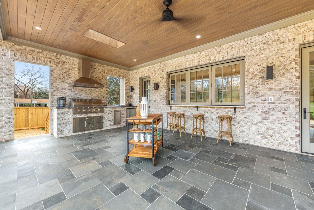 The Estate in Charlotte is a luxurious home showcasing stunning living spaces and amenities now available for sale. This home located at 6015 Lansing Dr, Charlotte, North Carolina; offering 05 bedrooms and 05 bathrooms with 5,712 square feet of living spaces.