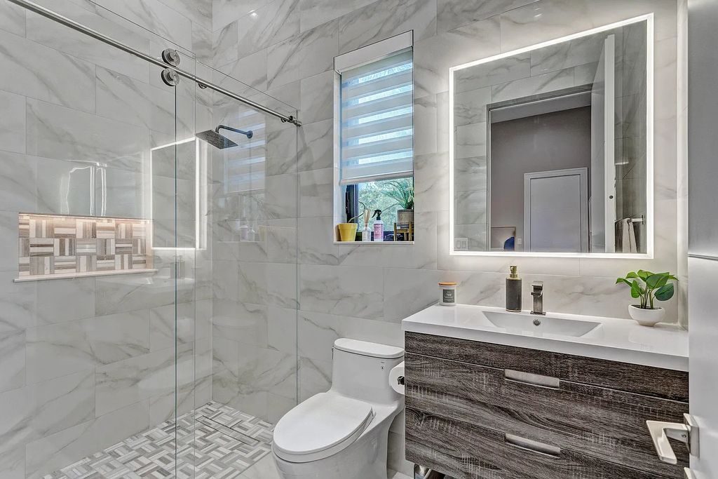 5812 Lady Luck Road, Palm Beach Gardens, Florida, is the finest modern new construction that is available in Steeplechase, one of the most desirable neighborhoods. This wonderful home in South Florida features the crispest modern interior and modern technology, such as the solar roof and Icynene foam insulation.