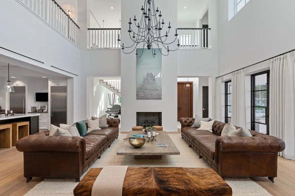 9201 Mercato Way, Naples, Florida is a magnificent gem in the heart of the Residences at Mercato just minutes from the famous Vanderbilt Beach with a custom outdoor oasis, an open floor plan, and designer touches throughout.