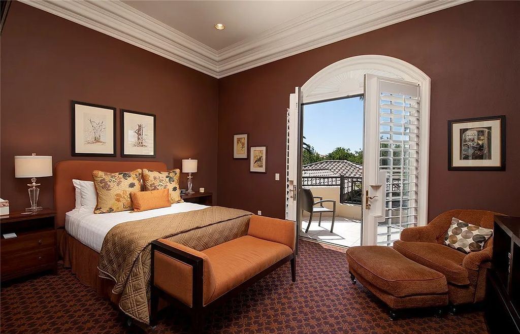 8920 Players Club Drive, Las Vegas, Nevada is a sprawling estate designed for entertaining on a grand scale with soaring ceiling heights, expansive entry, and ornate marble and carpet floor patterns.