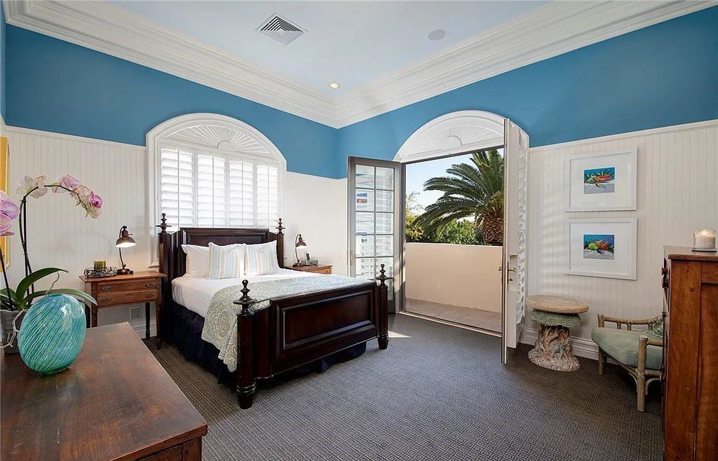 8920 Players Club Drive, Las Vegas, Nevada is a sprawling estate designed for entertaining on a grand scale with soaring ceiling heights, expansive entry, and ornate marble and carpet floor patterns.