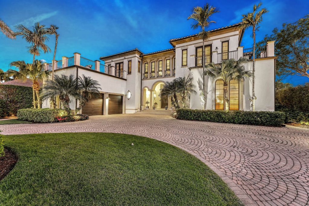 1450 Gulfstar Drive South, Naples, Florida is an impressive home combining the ultimate in interior finishes and exterior amenities, over 4,800 square feet of outdoor living area, unmatched design and exquisite finishes throughout.