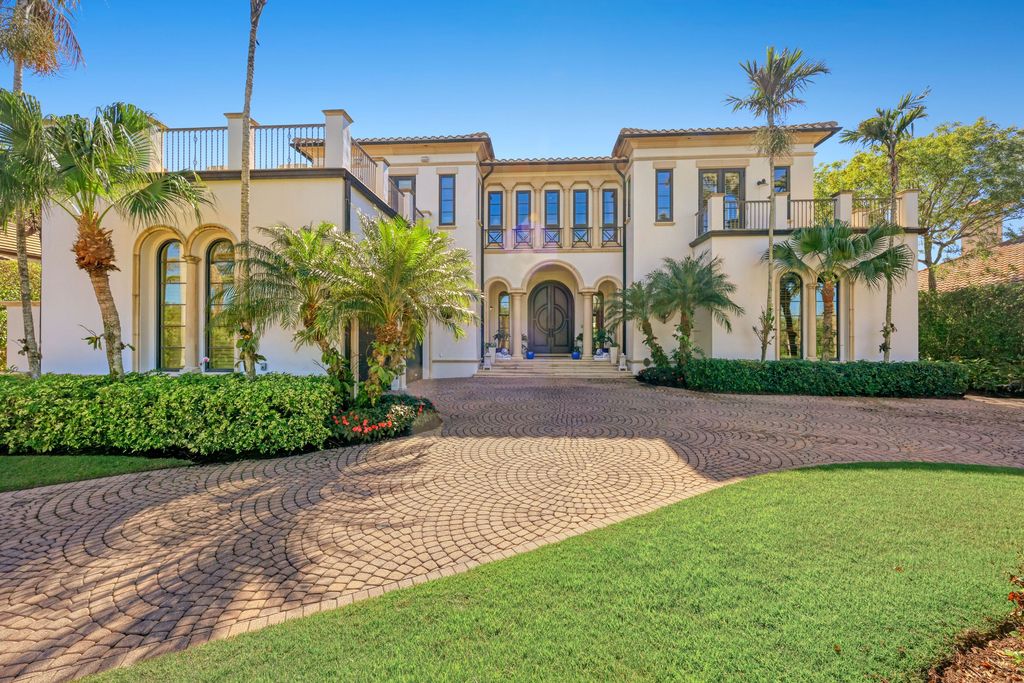1450 Gulfstar Drive South, Naples, Florida is an impressive home combining the ultimate in interior finishes and exterior amenities, over 4,800 square feet of outdoor living area, unmatched design and exquisite finishes throughout.