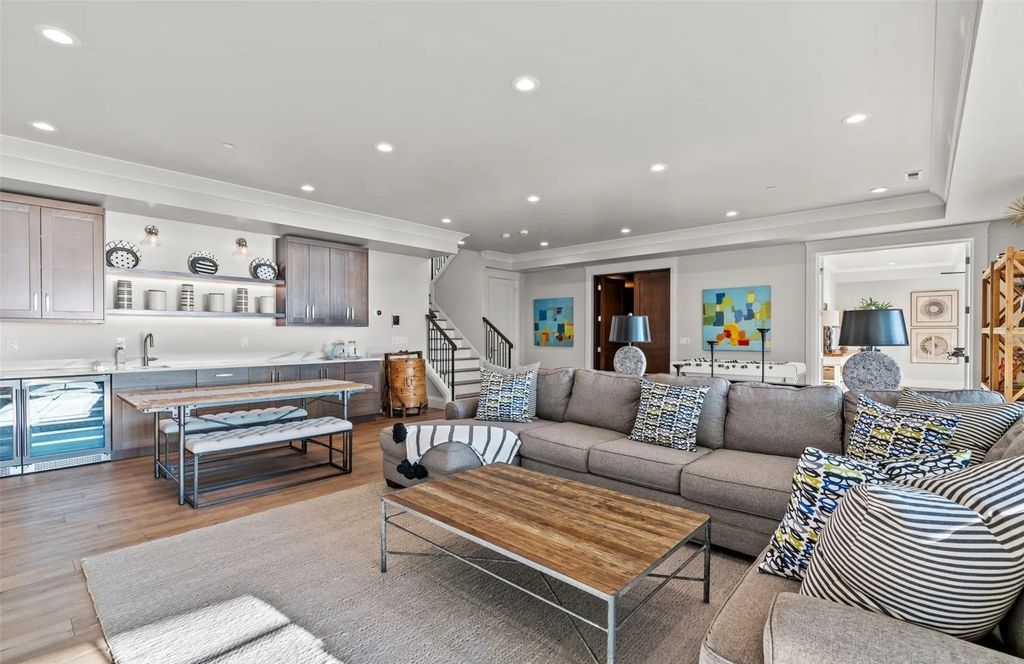 The Home in Bellevue was custom built in 2021 with high-end finishes and modern amenities, now available for sale. This home located at 9563 NE 1st Street, Bellevue, Washington