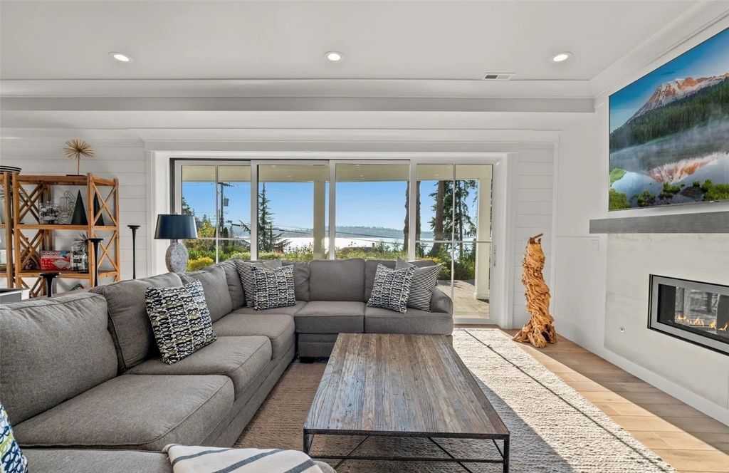 The Home in Bellevue was custom built in 2021 with high-end finishes and modern amenities, now available for sale. This home located at 9563 NE 1st Street, Bellevue, Washington