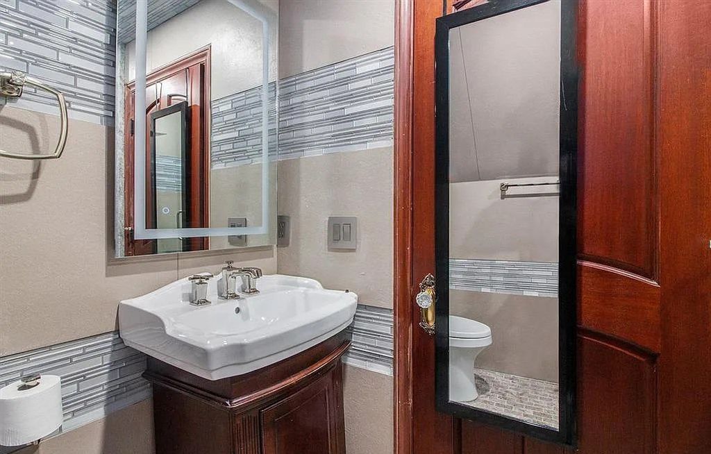 The Home in Fenton is a luxurious home with all the amenities for your elegant lifestyle, now available for sale. This home located at 75 Chateaux Du Lac, Fenton, Michigan