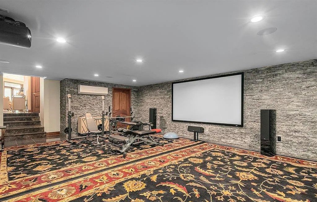 The Home in Fenton is a luxurious home with all the amenities for your elegant lifestyle, now available for sale. This home located at 75 Chateaux Du Lac, Fenton, Michigan
