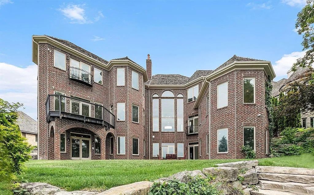 The Home in Fenton is a luxurious home with all the amenities for your elegant lifestyle, now available for sale. This home located at 75 Chateaux Du Lac, Fenton, Michigan