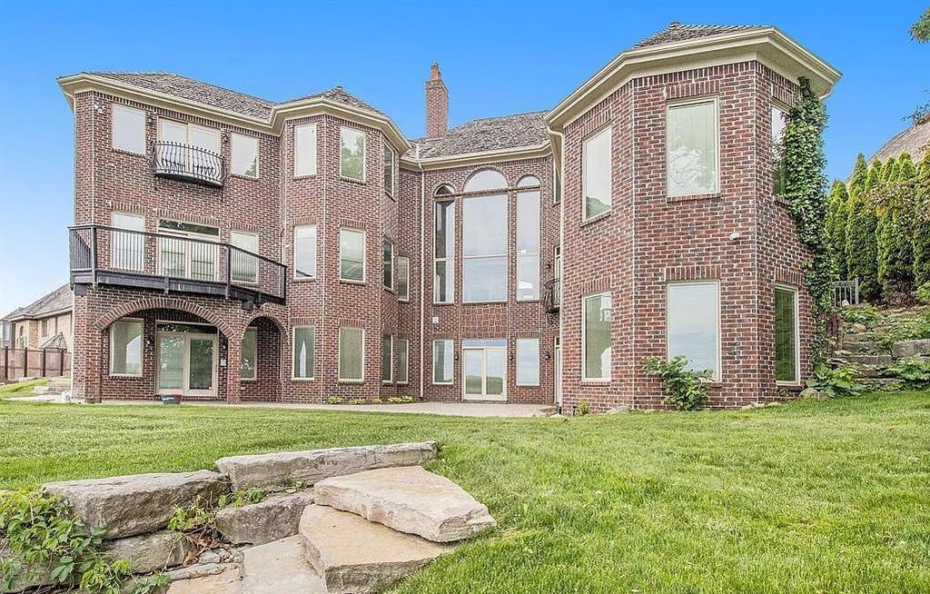 The Home in Fenton is a luxurious home with all the amenities for your elegant lifestyle, now available for sale. This home located at 75 Chateaux Du Lac, Fenton, Michigan