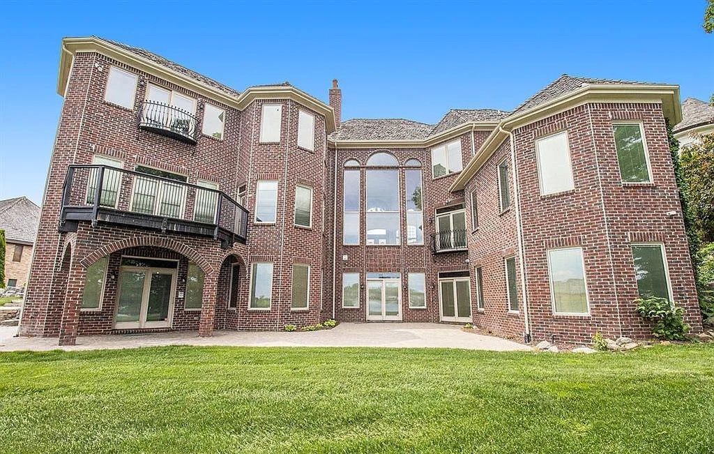 The Home in Fenton is a luxurious home with all the amenities for your elegant lifestyle, now available for sale. This home located at 75 Chateaux Du Lac, Fenton, Michigan
