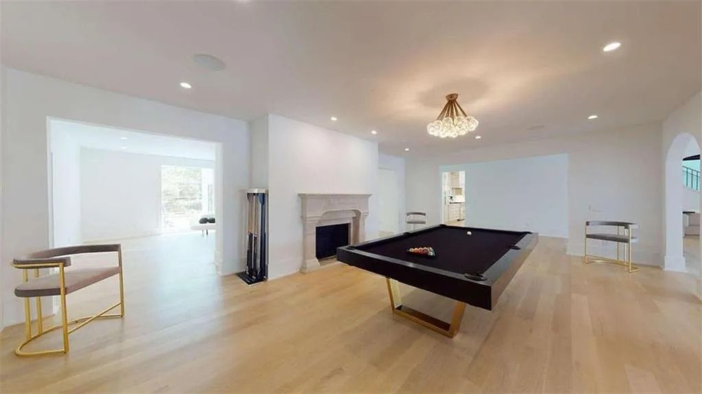 The Estate in Atlanta is a luxurious home revealing seamless indoor and outdoor living spaces now available for sale. This home located at 3206 Arden Rd NW, Atlanta, Georgia; offering 07 bedrooms and 08 bathrooms with 17,887 square feet of living spaces.