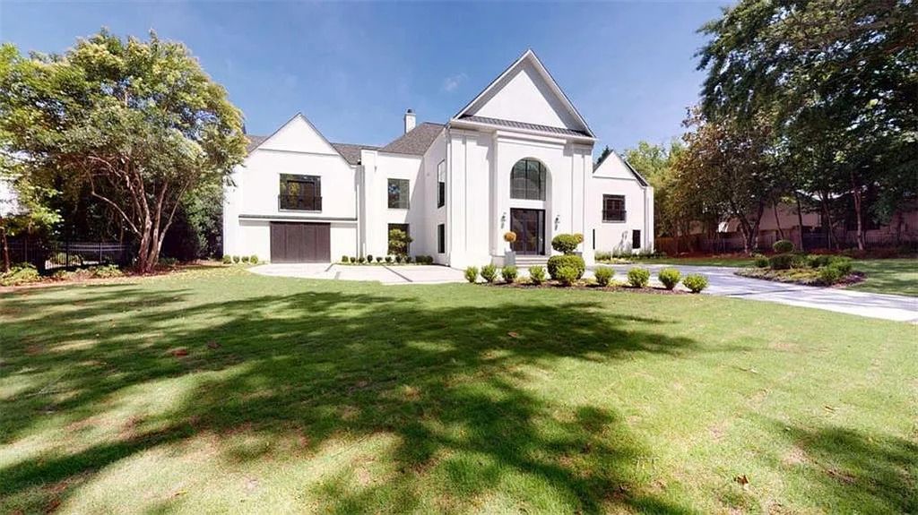 The Estate in Atlanta is a luxurious home revealing seamless indoor and outdoor living spaces now available for sale. This home located at 3206 Arden Rd NW, Atlanta, Georgia; offering 07 bedrooms and 08 bathrooms with 17,887 square feet of living spaces.