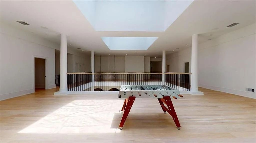 The Estate in Atlanta is a luxurious home revealing seamless indoor and outdoor living spaces now available for sale. This home located at 3206 Arden Rd NW, Atlanta, Georgia; offering 07 bedrooms and 08 bathrooms with 17,887 square feet of living spaces.