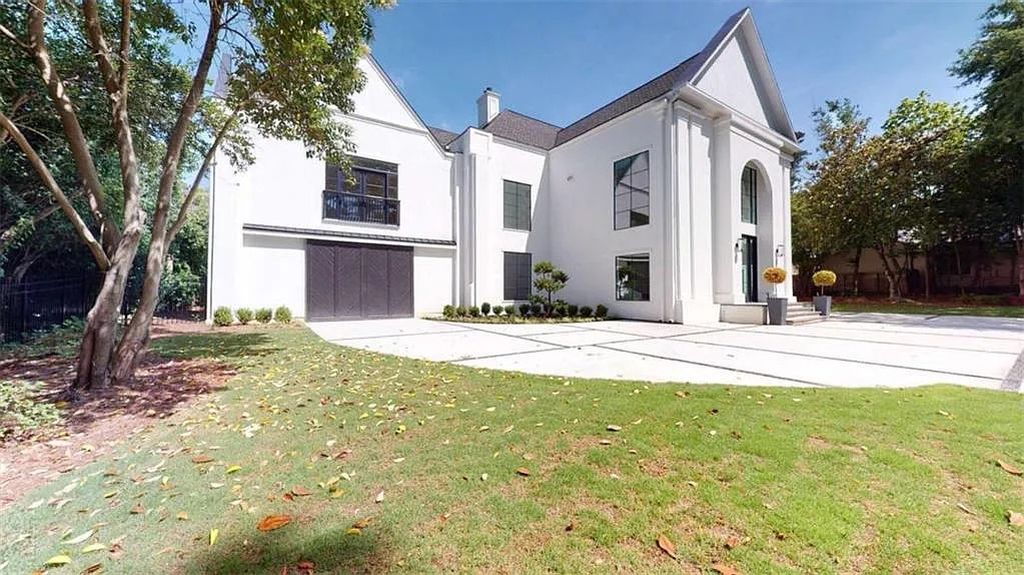 The Estate in Atlanta is a luxurious home revealing seamless indoor and outdoor living spaces now available for sale. This home located at 3206 Arden Rd NW, Atlanta, Georgia; offering 07 bedrooms and 08 bathrooms with 17,887 square feet of living spaces.