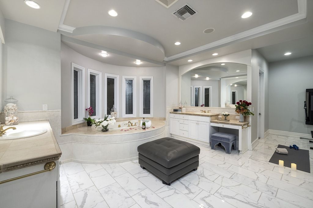 1513 Villa Rica Drive, Henderson, Nevada is a chic home in the Estates in Seven Hills with resort amenities including indoor-outdoor bar, movie theater, smart home, entertainers kitchen, bar seating, chic mirrored backsplash and more.