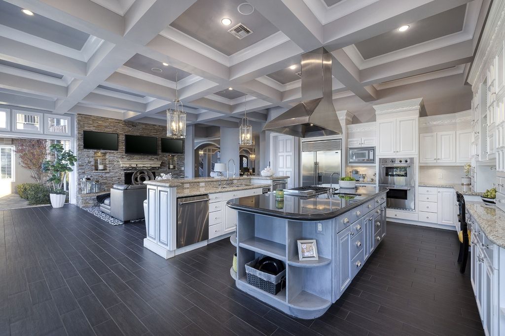 1513 Villa Rica Drive, Henderson, Nevada is a chic home in the Estates in Seven Hills with resort amenities including indoor-outdoor bar, movie theater, smart home, entertainers kitchen, bar seating, chic mirrored backsplash and more.